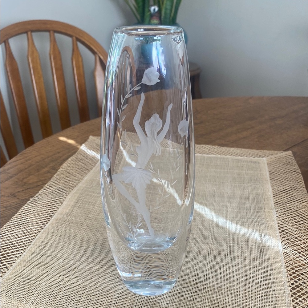 Elegant Clear Glass Vase with Etched Ballerina Design